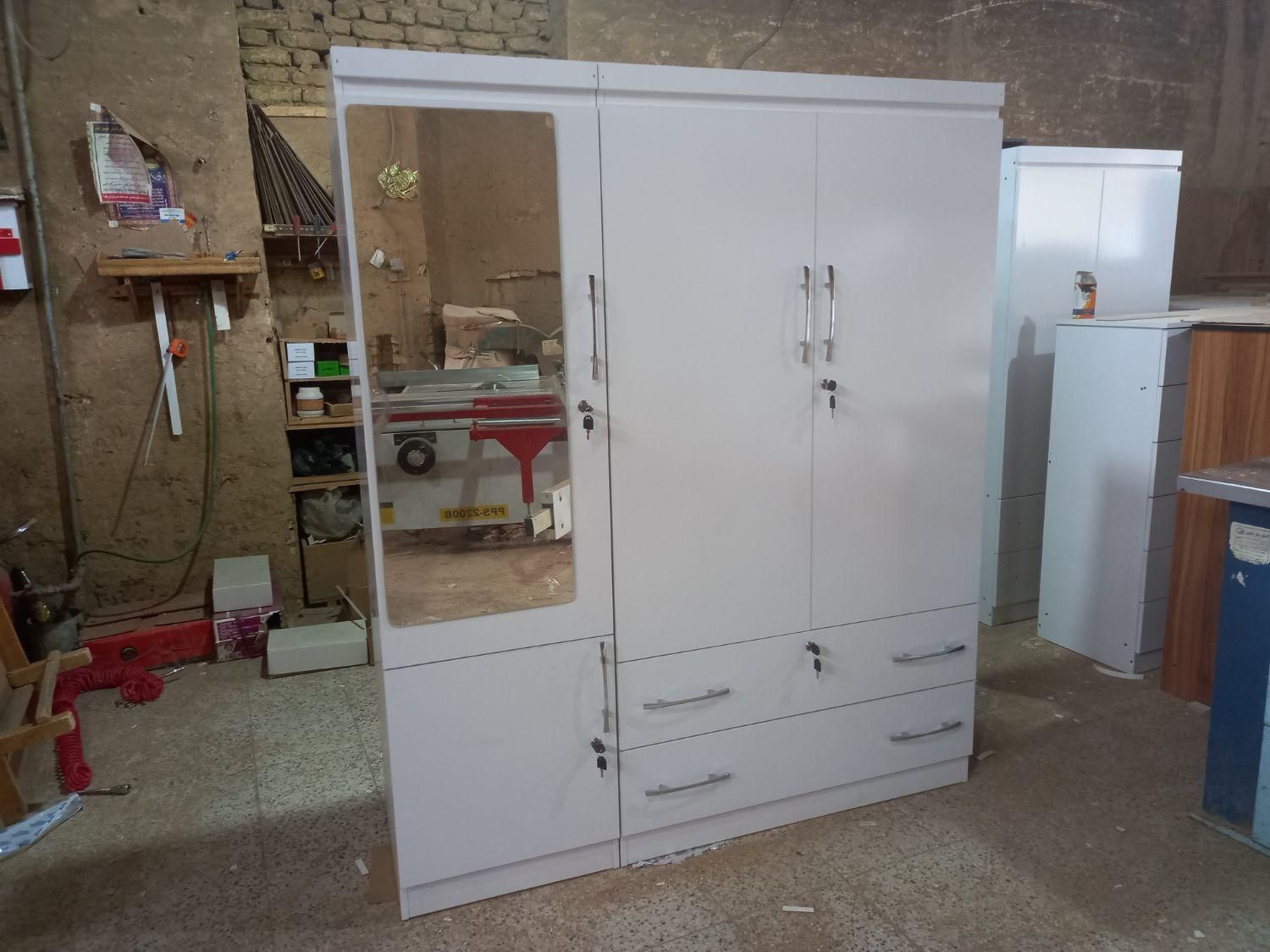 کمددیواری قابل جابجایی شهرضا منظریه گلشن|جاکفشی، کمد، دراور|شهرضا, |دیوار