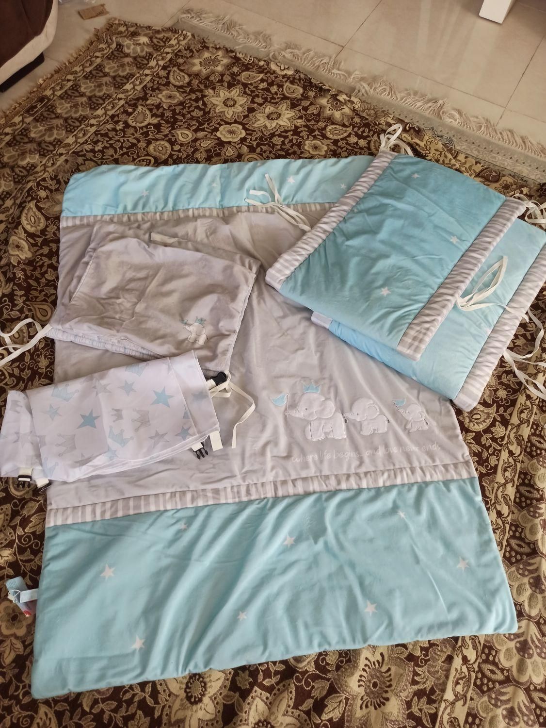 رو تختی و آویز تخت . سبد اسباب بازی .لوستر .|تخت و صندلی بچه|مشهد, فرهنگیان (شهرک غرب)|دیوار