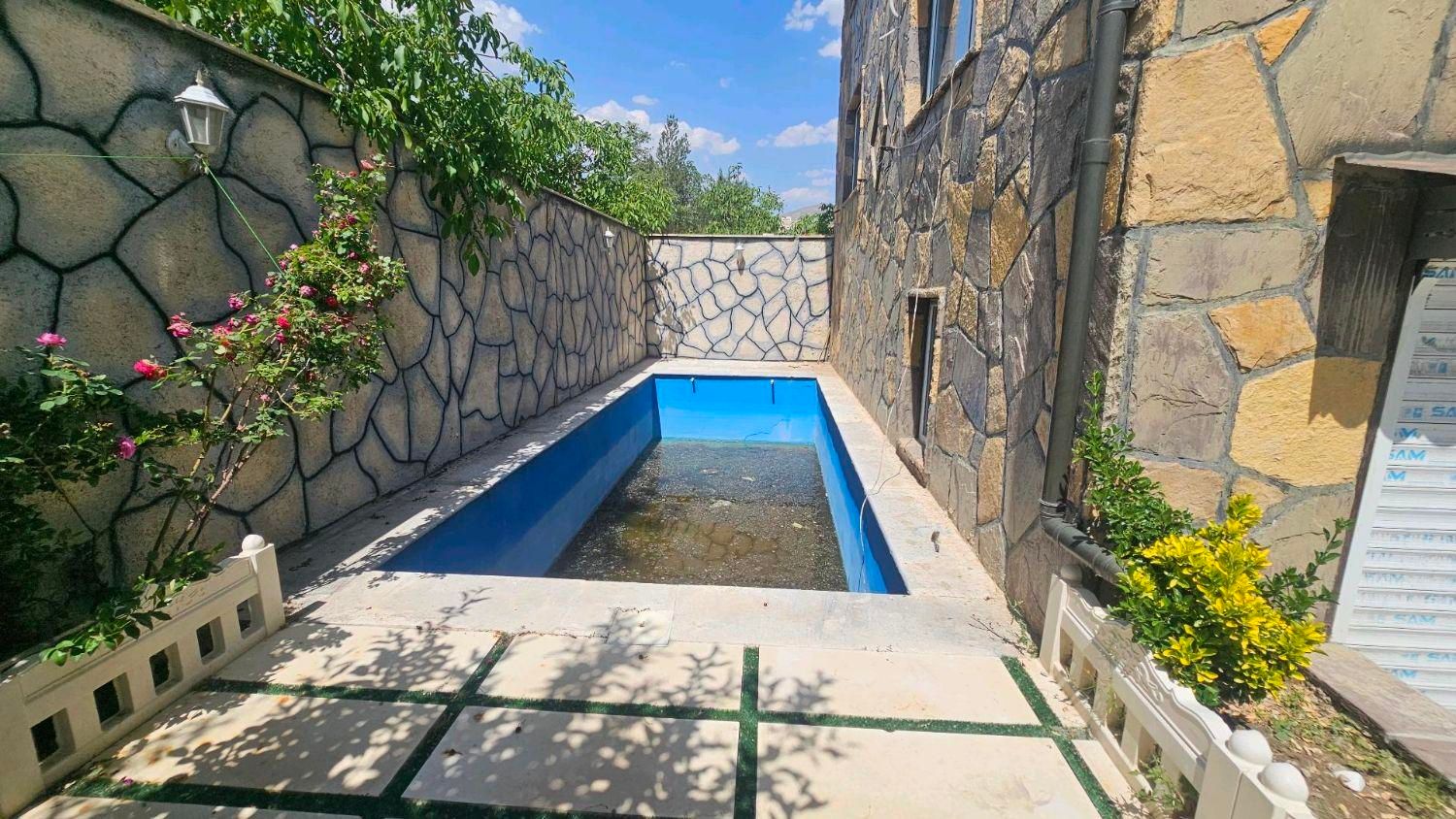 ویلا باغ 300 متر 240بنا در مهرآباد رودهن|فروش خانه و ویلا|رودهن, |دیوار