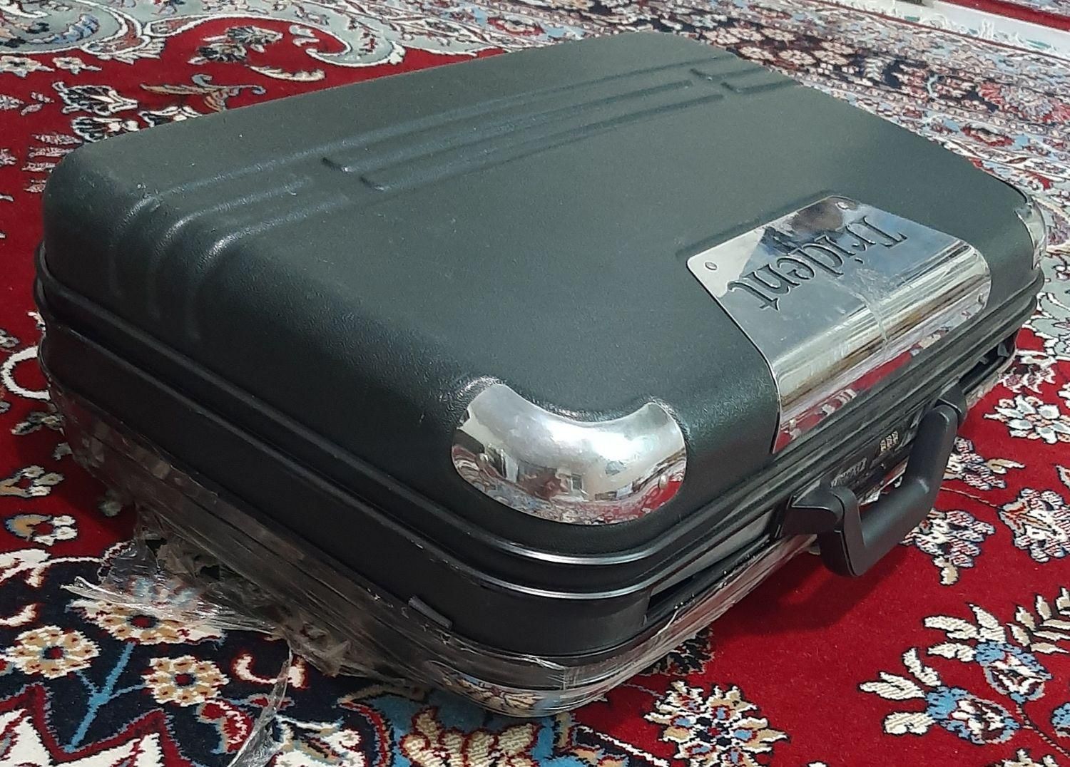 در عدد چمدان مسافرتی ژاپنی و یک عدد صندوق پلیطی|کیف، کفش، کمربند|اصفهان, شاهد|دیوار