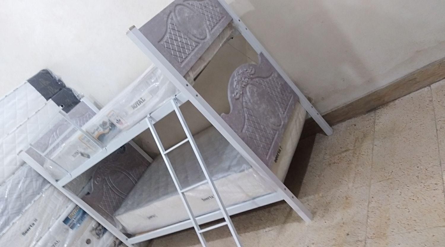 تخت دوطبقه وکیوم (طوسی)|تخت و سرویس خواب|رشت, پسیخان|دیوار