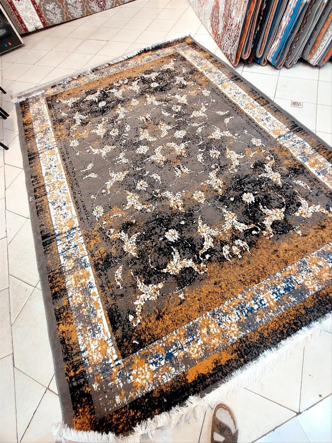 فرش ۹متری طرح۷۰۰شانه آکبند درب انبارمرکزی  ۲/۸۰۰ ت|فرش|مشهد, طلاب|دیوار