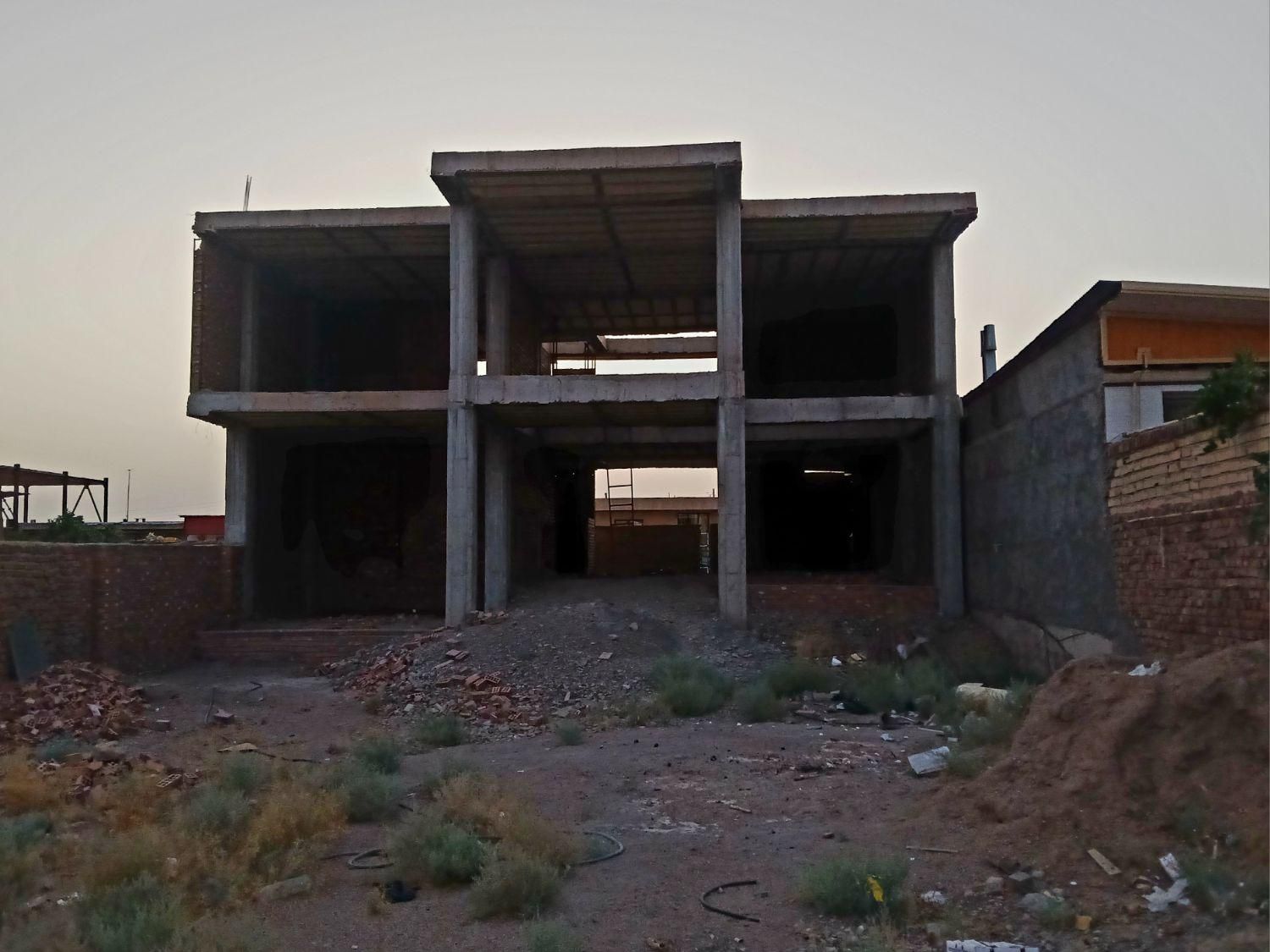 ۴۰۰متر بتنی نیمه ساز نصف قیمت بدلیل جابجایی|فروش خانه و ویلا|زرند, |دیوار