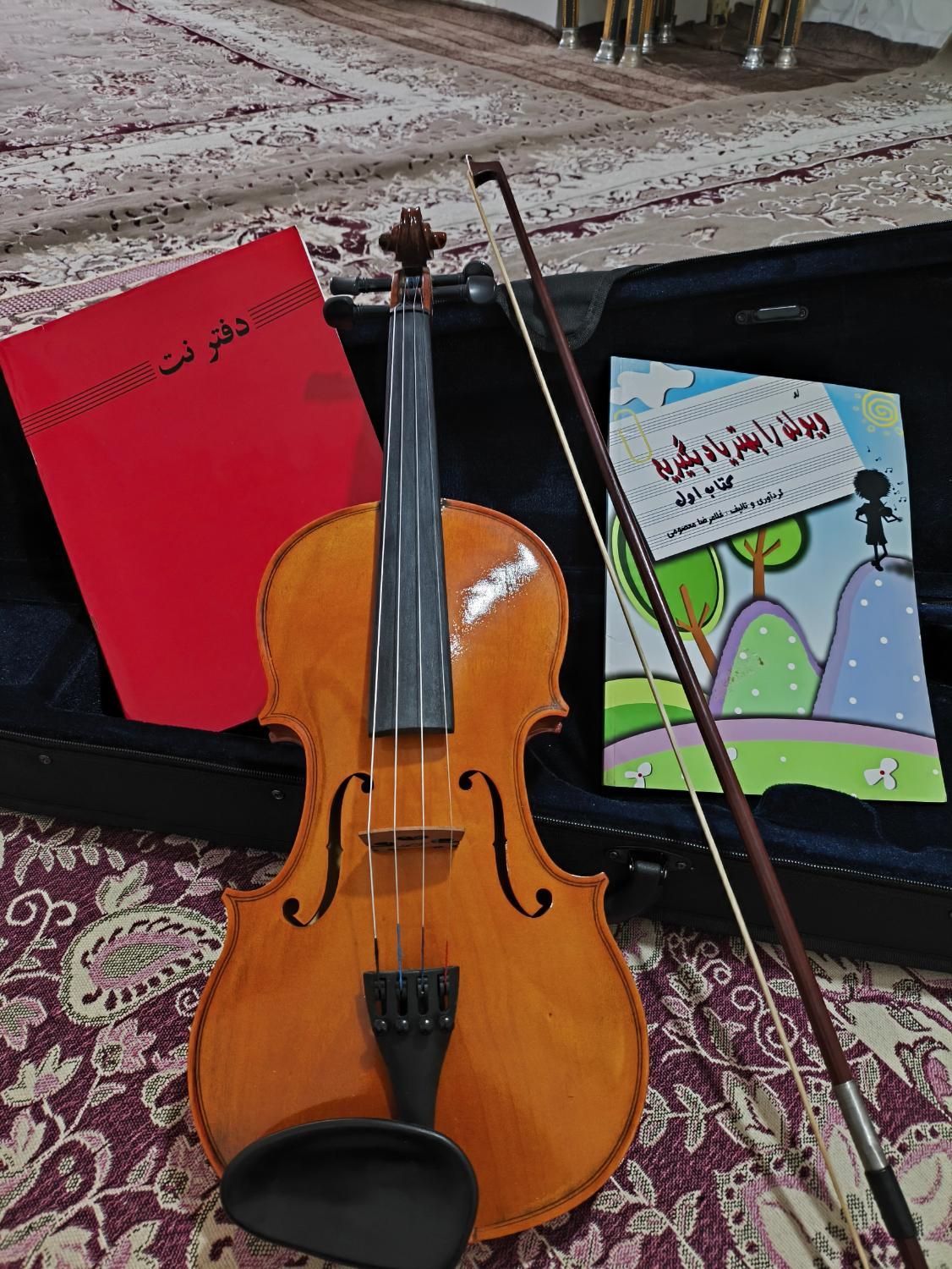 ویالن و کتاب|ویولن|قوچان, |دیوار