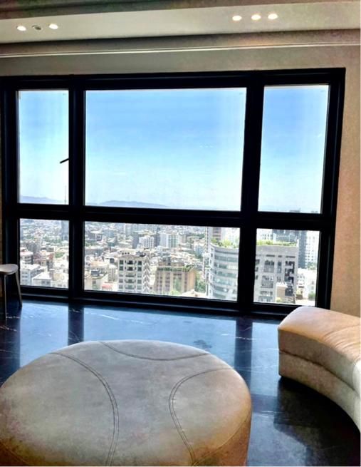 ۳۰۰متر برج مدرن با ویوو شهر و کوهستان