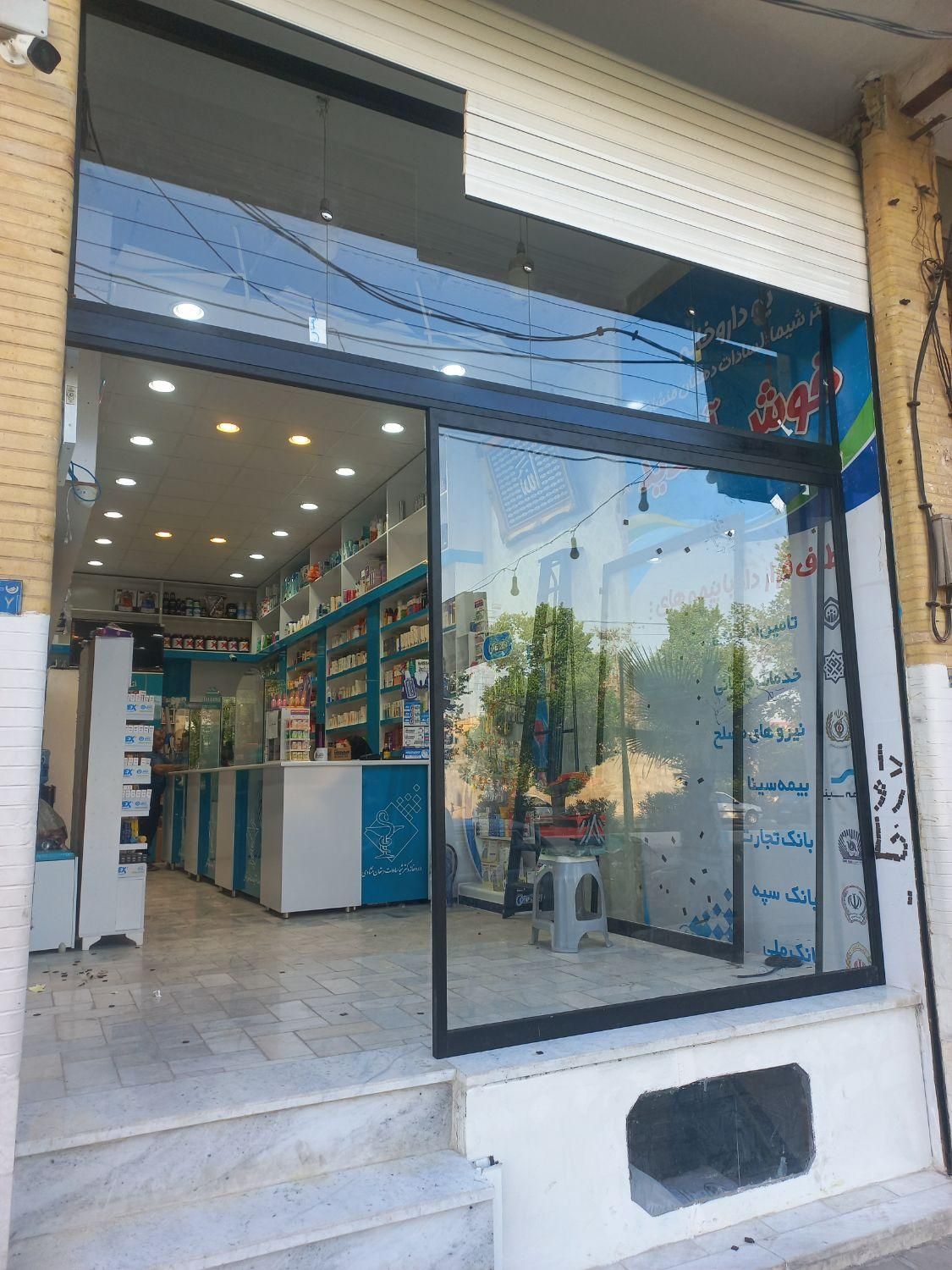 نصب درب شیشه سکوریت. کرکره برقی و تعمیرات|خدمات پیشه و مهارت|یزد, |دیوار