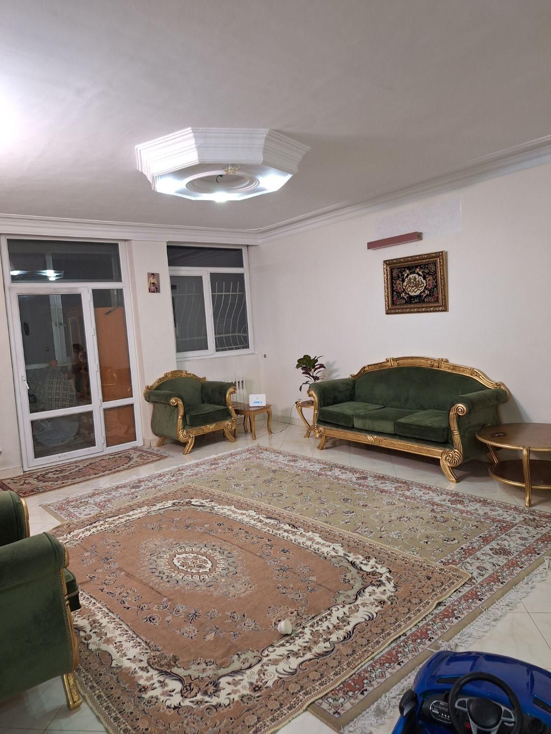 مبل کلاسیک راحتی در حد نو|مبلمان خانگی و میز عسلی|تهران, دریا|دیوار