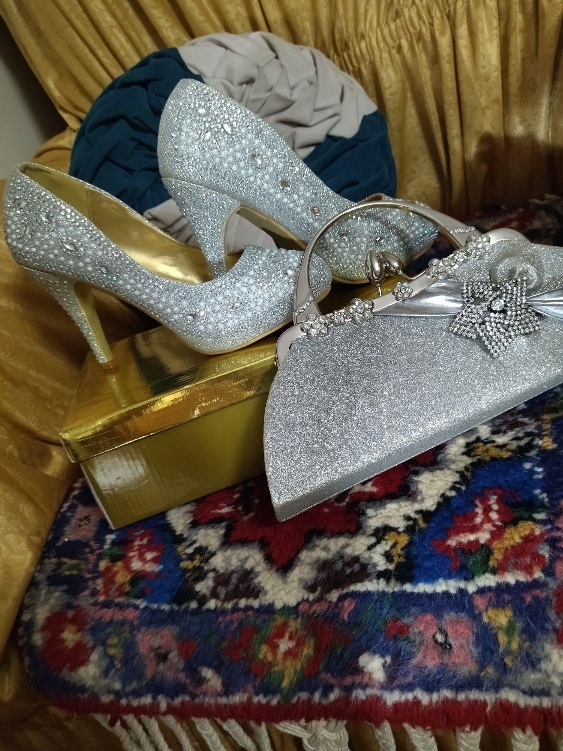 کفش نگین دار اصل هفت رنگ سایز40 و کیف|کیف، کفش، کمربند|تبریز, |دیوار