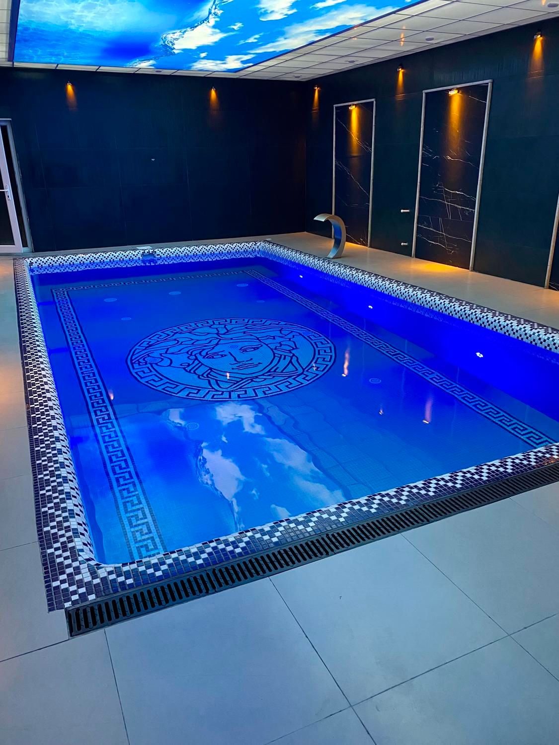 ویلا استخردار اجاره روزانه|اجارهٔ کوتاه‌مدت ویلا و باغ|بندر انزلی, ساحل قو|دیوار