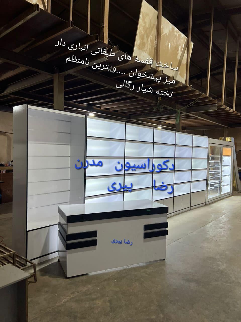 دکور مدرن/پیشخوان نامنظم/ویترین دوطرف قفسه نامنظم۹|فروشگاه و مغازه|تهران, جمهوری|دیوار