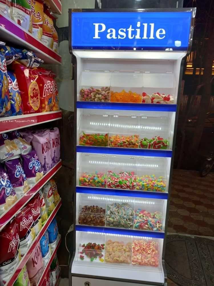 استند  پاستیل  و قفسه شکلات|فروشگاه و مغازه|رشت, چله خانه|دیوار