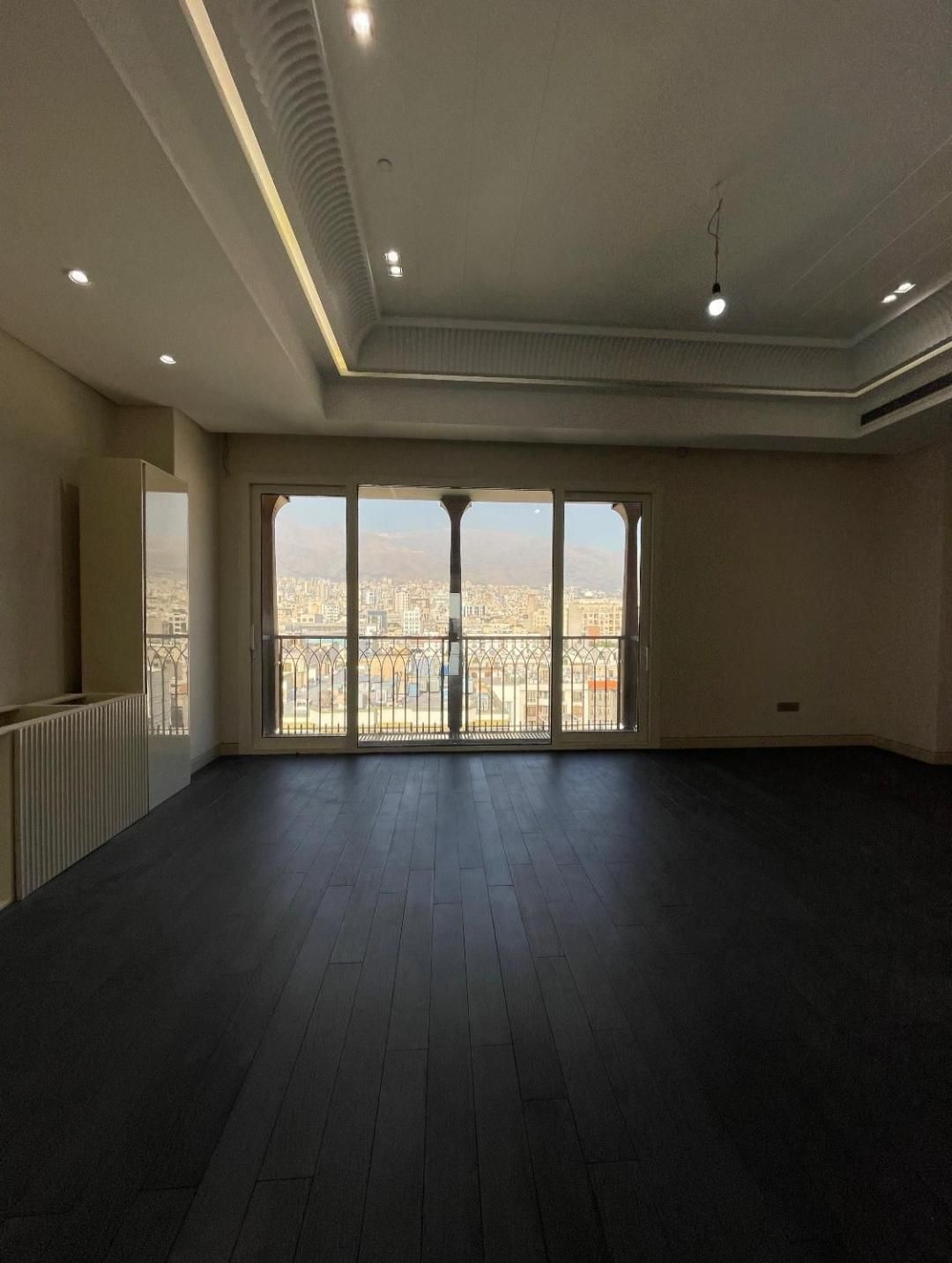 عمارت خاص دروس360متر/نوساز/فول مشاعات/طبقات بالا