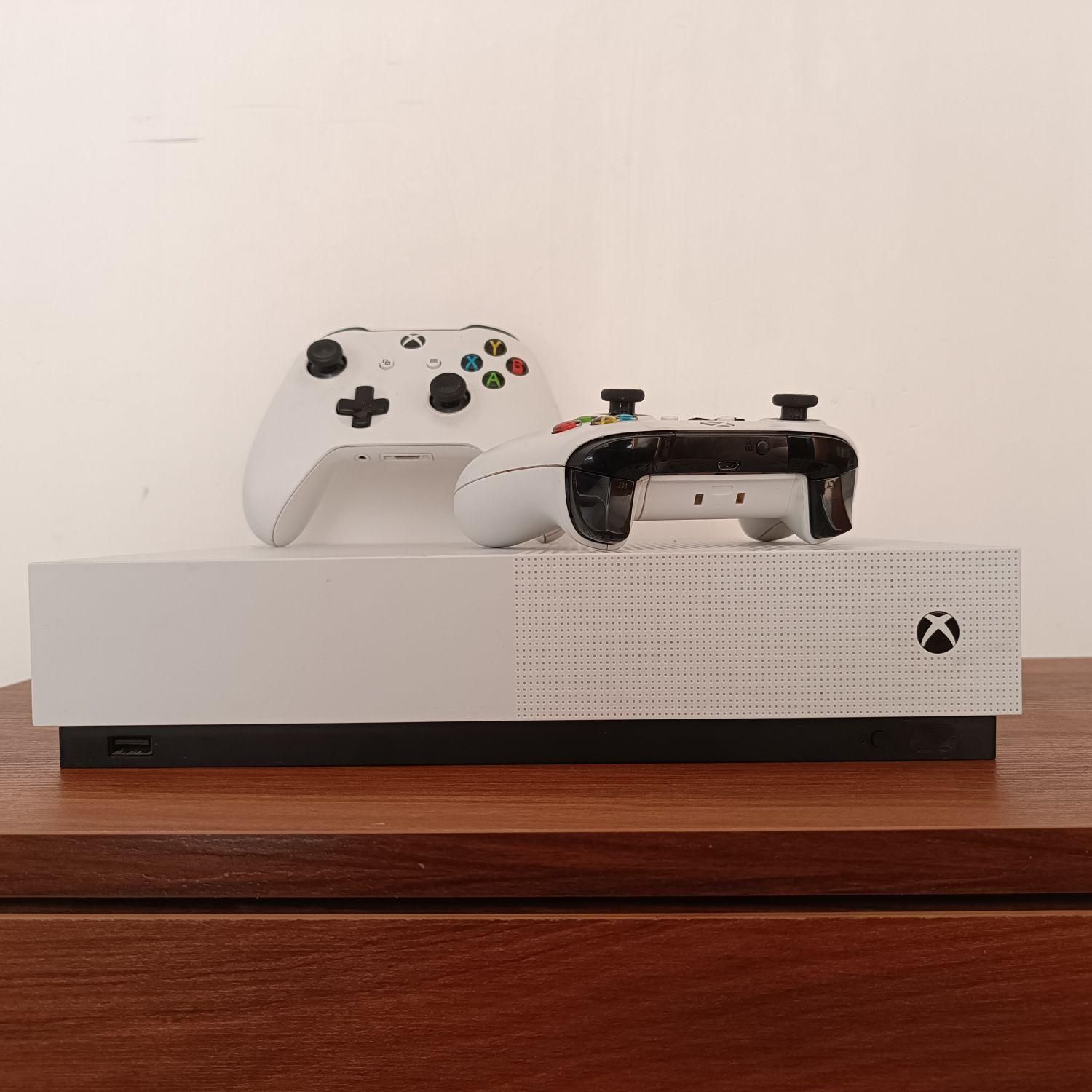 xbox one s ۱ ترابایت|کنسول، بازی ویدئویی و آنلاین|خوی, |دیوار