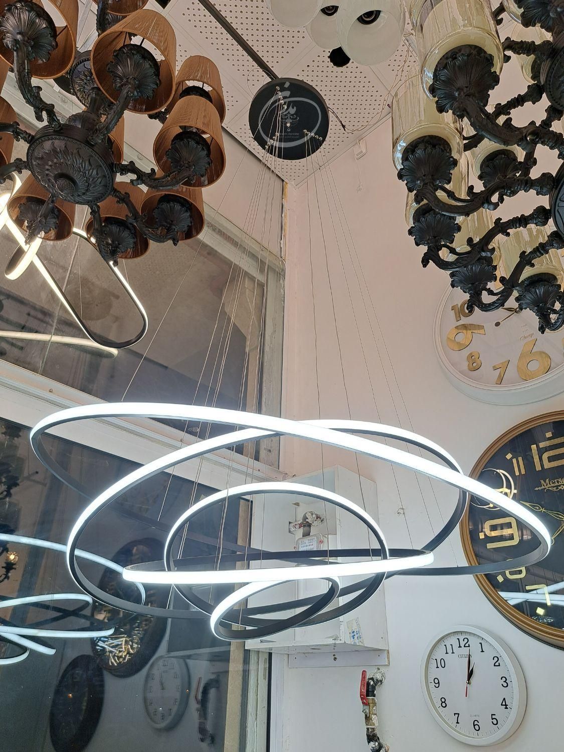 لوستر ۴ حلقه مدرن|لوستر و چراغ آویز|مشهد, شهرک رازی (شهرک غرب)|دیوار