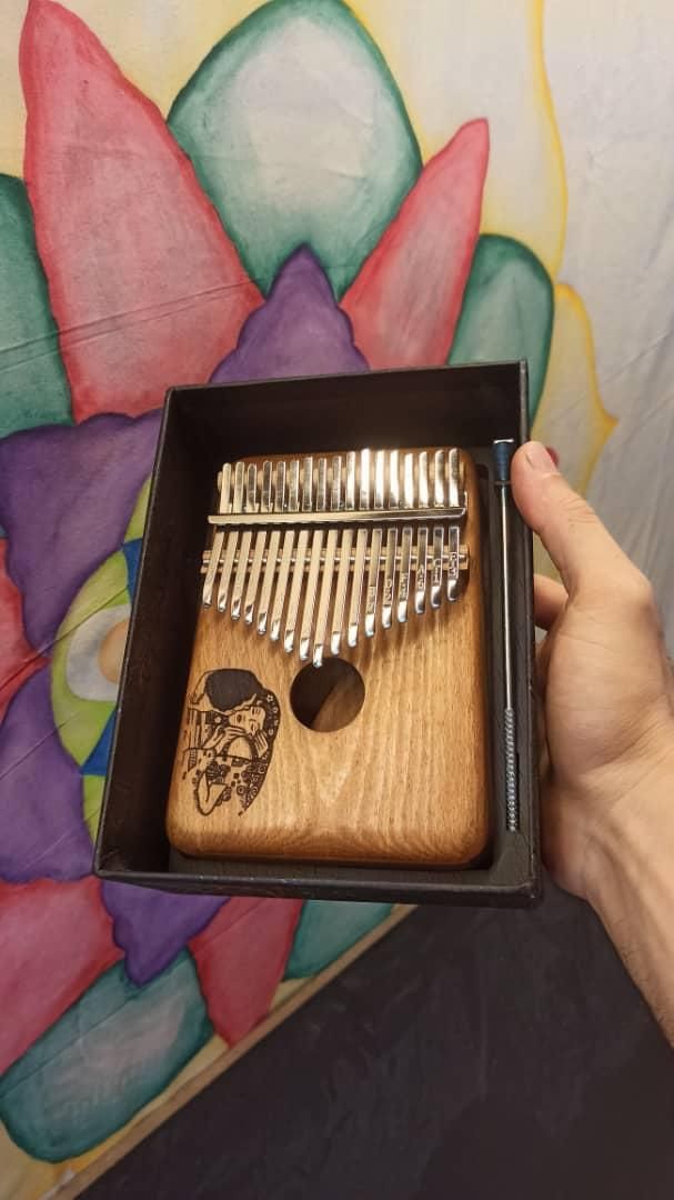 کارگر ساده در کارگاه ساز موسیقی(جای خواب)|استخدام صنعتی، فنی، مهندسی|تهران, زنجان|دیوار