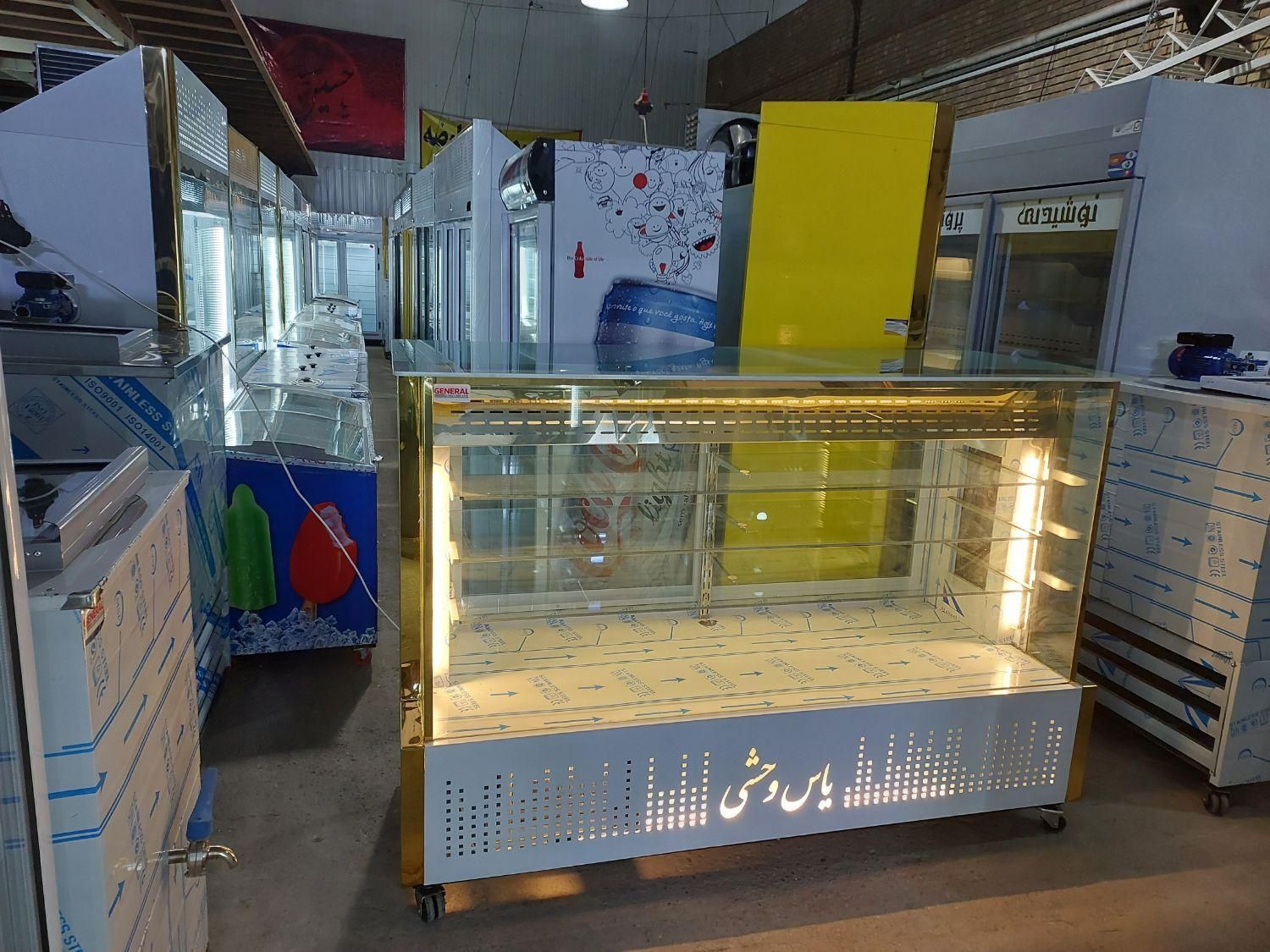 یخچال ویترینی sweets مکعبی خوابیده تر خشک|فروشگاه و مغازه|مشهد, فدک|دیوار