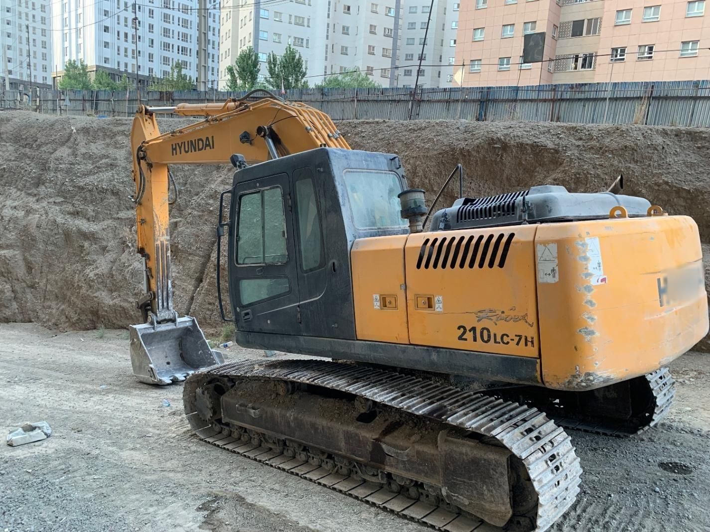 بیل مکانیکی هیوندا ۲۱۰|خودرو سنگین|تهران, دریاچه شهدای خلیج فارس|دیوار