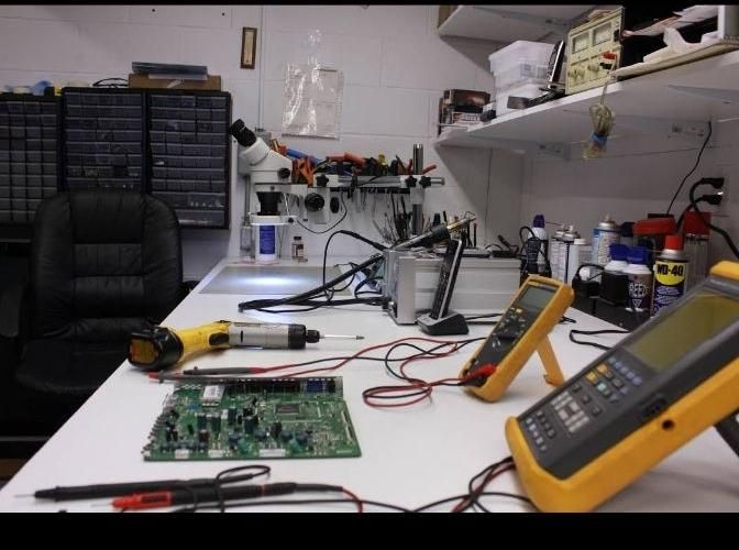 متخصصان تعمیر تلویزون LED × LCD پلاس|تلویزیون و پروژکتور|اهواز, اهواز|دیوار