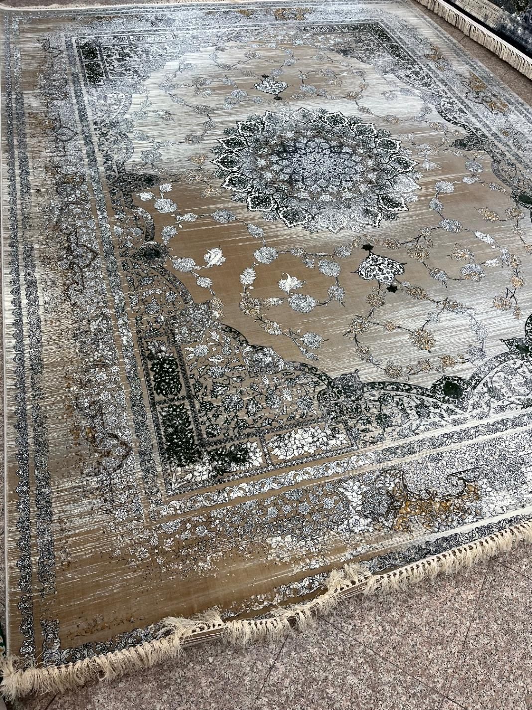 فرش ۱۲۰۰شانه ۳۶۰۰تراکم گلبرجسته|فرش|یزد, |دیوار