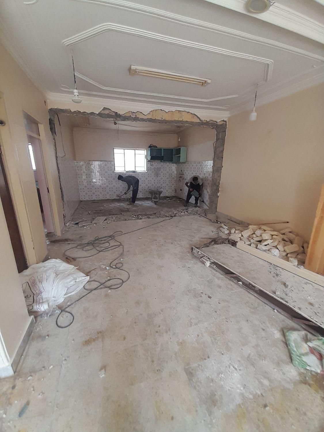 تخریب و کنده کاری ساختمان با ابزار کامل و کارگر|خدمات پیشه و مهارت|بندرعباس, |دیوار