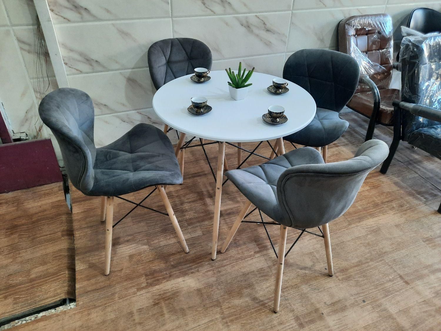 میز و صندلی پایه ضربدری|میز و صندلی غذاخوری|ارومیه, |دیوار