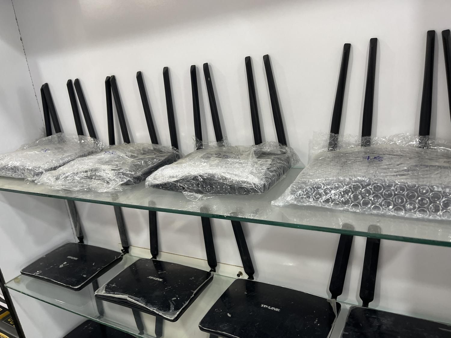 مودم پرقدرت دیلینک 960 با 4 خروجی کابل شبکه|مودم و تجهیزات شبکه|اصفهان, خرم|دیوار