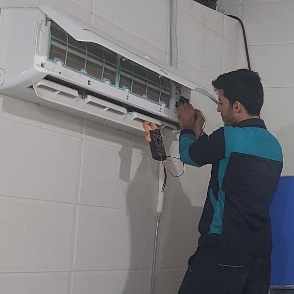 تعمییرات و سرویس کولرگازی و داکت اسپیلت و چیلر|خدمات پیشه و مهارت|قم, هفت تیر|دیوار