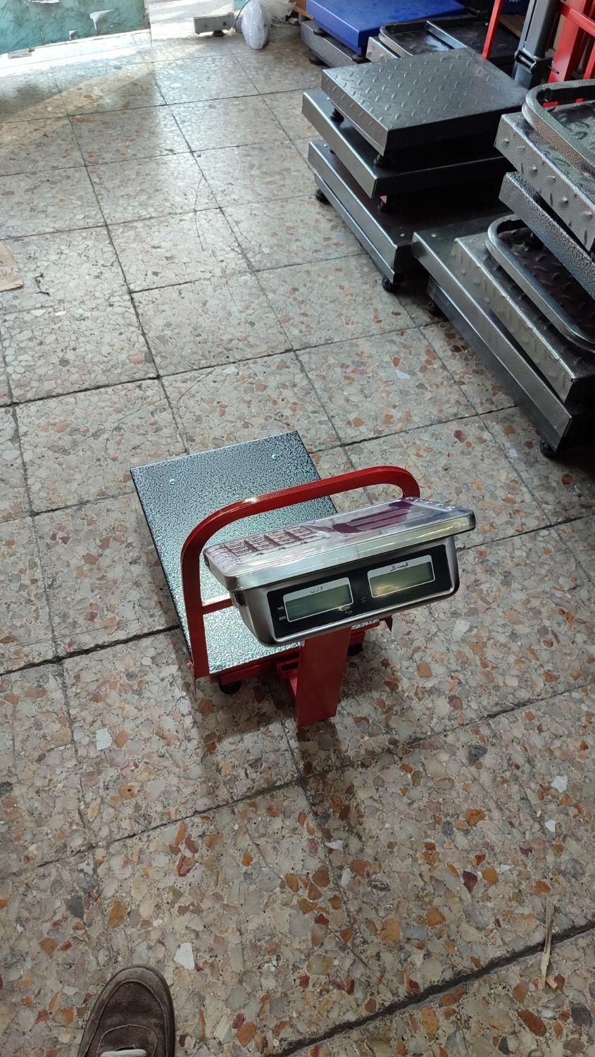 ترازو(باسکول) ۱۸۰ کیلویی تاشو۳۰در۴۰|فروشگاه و مغازه|تبریز, |دیوار