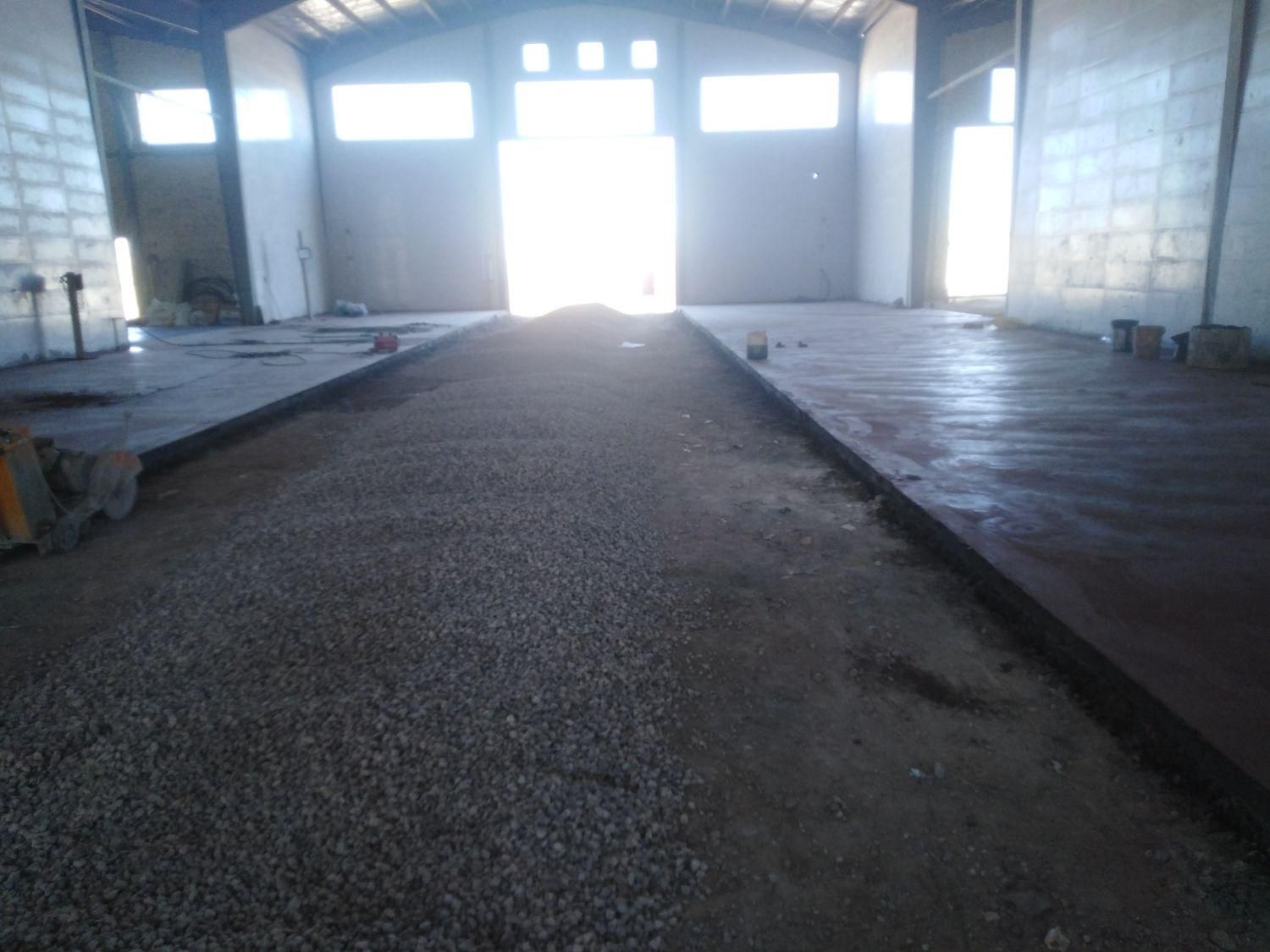 بتن ریزی با پودرخشک پاش ماله برقی|خدمات پیشه و مهارت|یزد, |دیوار