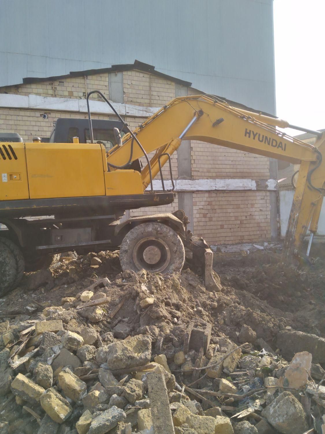 تخریب ساختمان های کلنگی و گودبرداری درکمترین زمان|خدمات پیشه و مهارت|رشت, استقامت ۱|دیوار