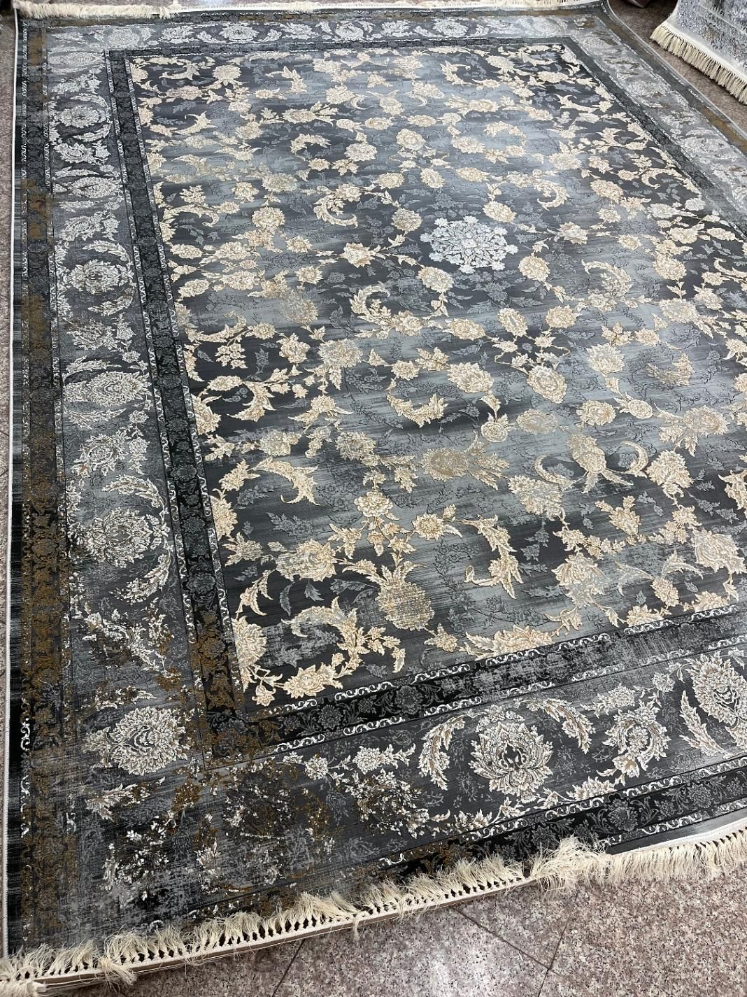 فرش ۱۲۰۰شانه ۳۶۰۰تراکم گلبرجسته|فرش|یزد, |دیوار