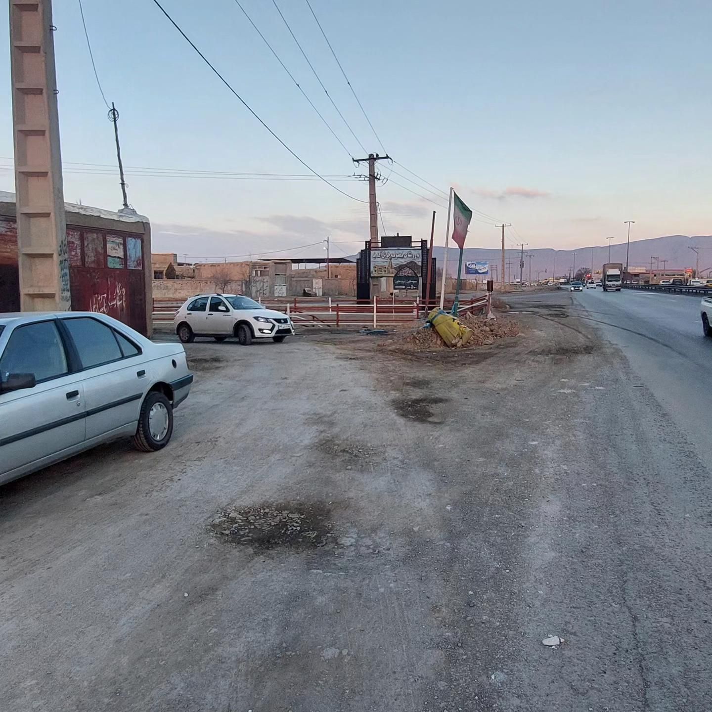 ملک بر جاده تهران حاجی آباد تا راهجرد|فروش دفتر صنعتی، کشاورزی، تجاری|اراک, |دیوار