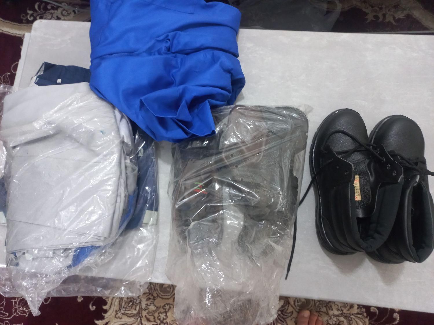 لباس کار وگفش کار|لباس|برازجان, |دیوار