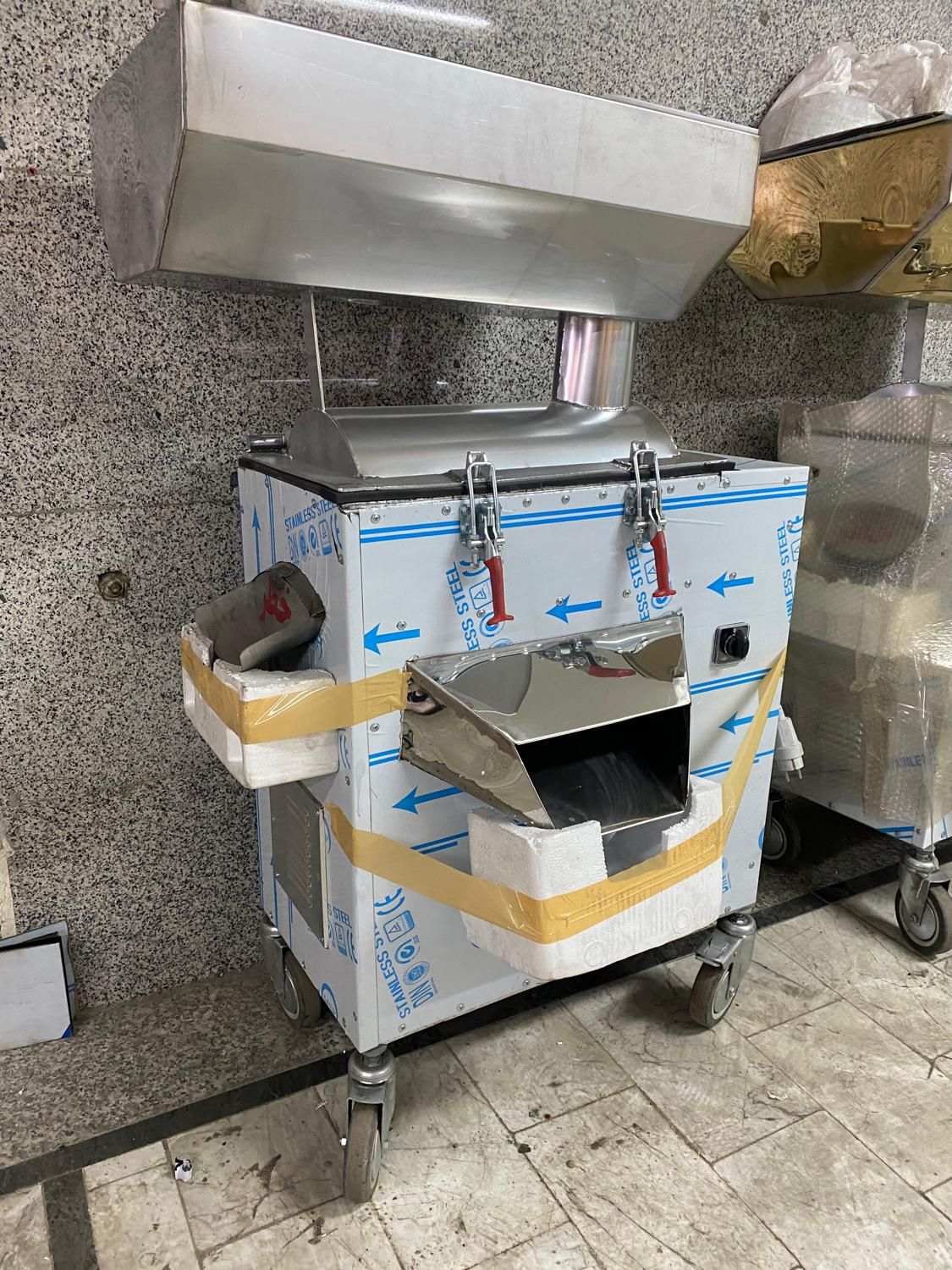 دستگاه +آب گوجه گیری +رب گیر&ربگوجه +آبگوجه ربگیر|ماشین‌آلات صنعتی|شیراز, فخرآباد (دروازه کازرون)|دیوار