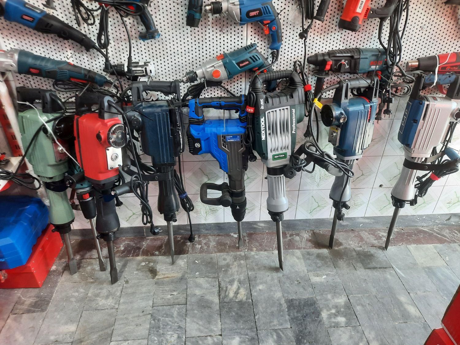 دژبر هلتی بتن کن هیلتی گارانتی دار 17 کیلویی|ماشین‌آلات صنعتی|تبریز, |دیوار
