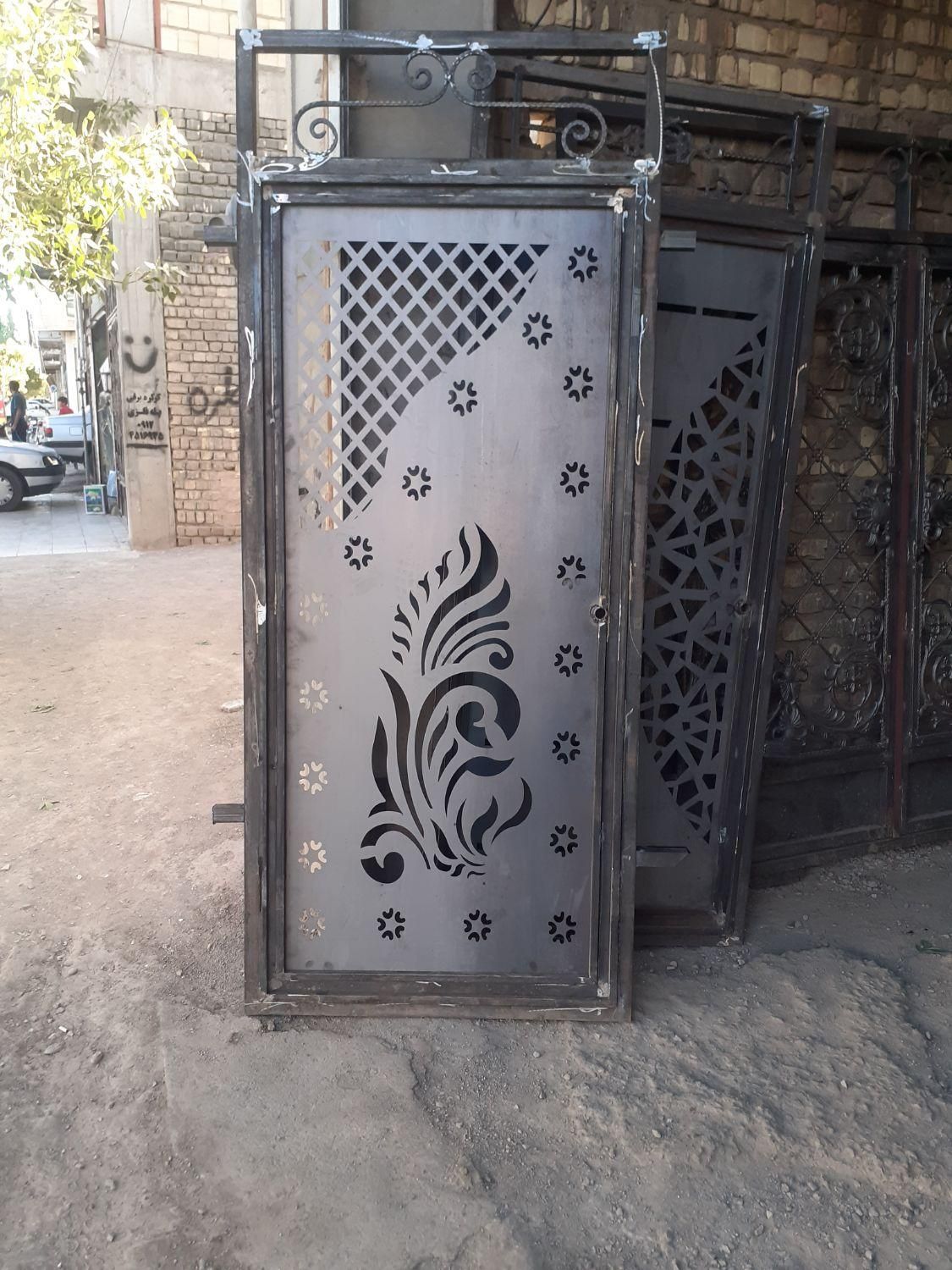 درب حیاط تک لنگه cnc وفرفورژه فرم چهارچوب اهنی|مصالح و تجهیزات ساختمان|قم, نیروگاه|دیوار