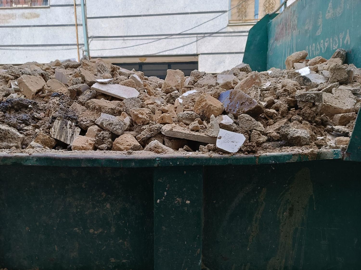 حمل نخاله توسط کارگر و بابکت(مینی بیل)خاور و نیسان|خدمات حمل و نقل|کرج, کمالشهر|دیوار