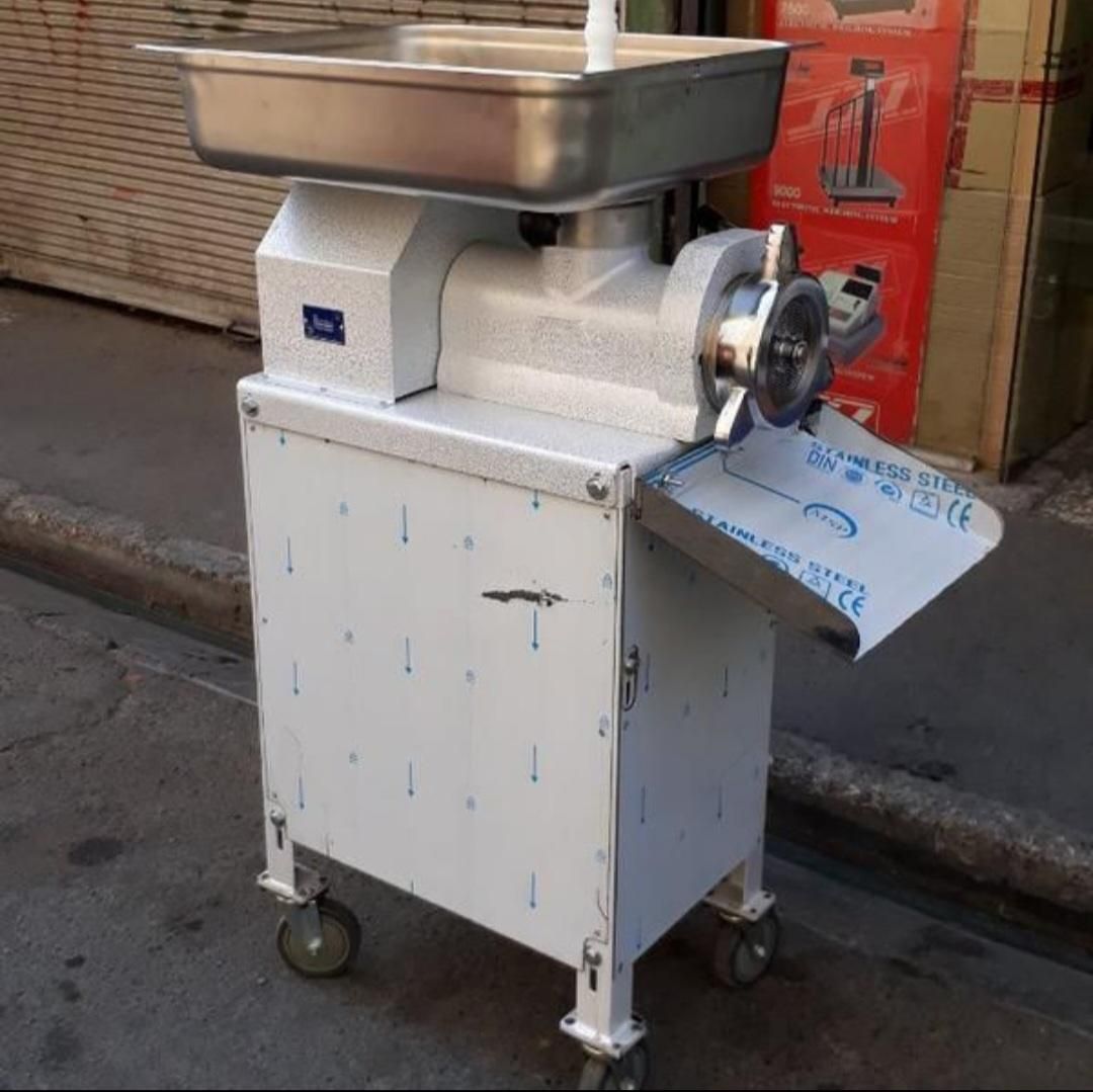 چرخ گوشت صنعتی ۴۲ باقدرت ۷/۵ اسب ترازو دیجیتال|کافی‌شاپ و رستوران|تهران, استاد معین|دیوار