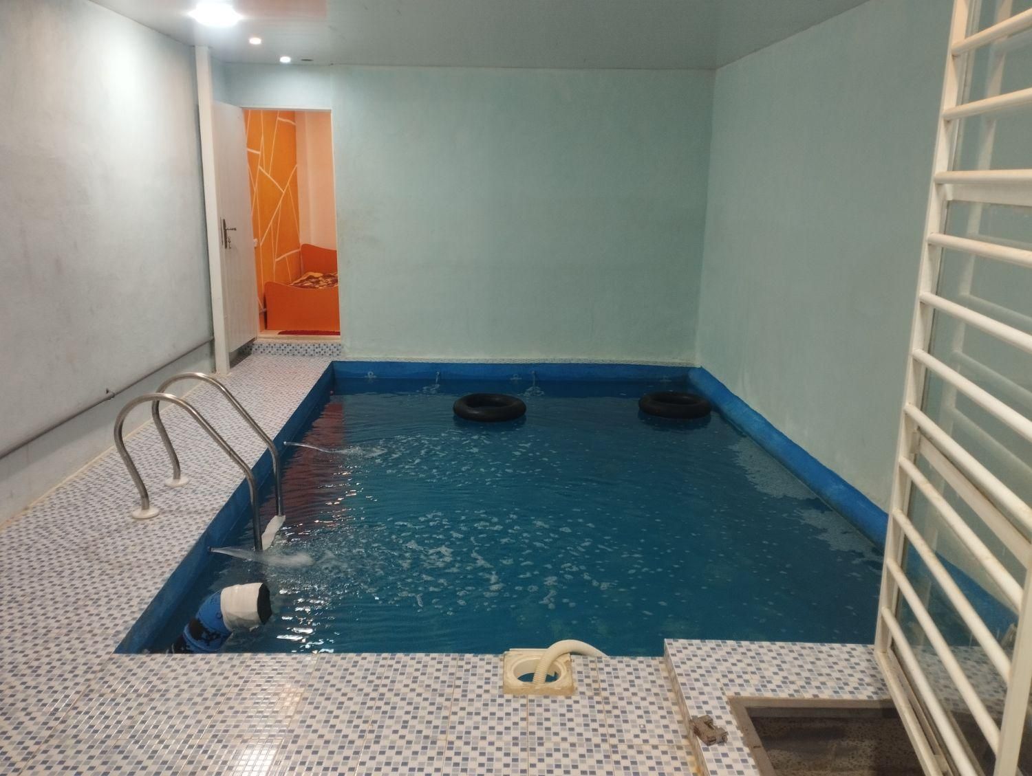 ویلا سوییت باغ ویلا استخر اب گرم کوتاه مدت روزانه|اجارهٔ کوتاهمدت ویلا و باغ|چهارباغ, |دیوار