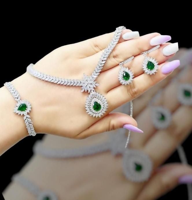 نقره ساعت نقره گردنبند نقره ست نقره گوشواره نقره|بدلیجات|تبریز, |دیوار