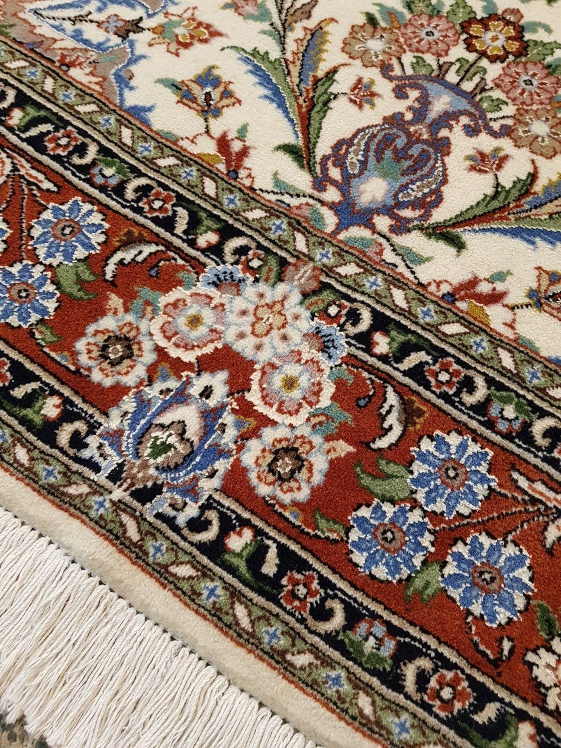 فرش دستباف هفت‌چارک نقشه قم لچک‌ترنج کرم گل‌ابریشم|فرش|تهران, بازار|دیوار