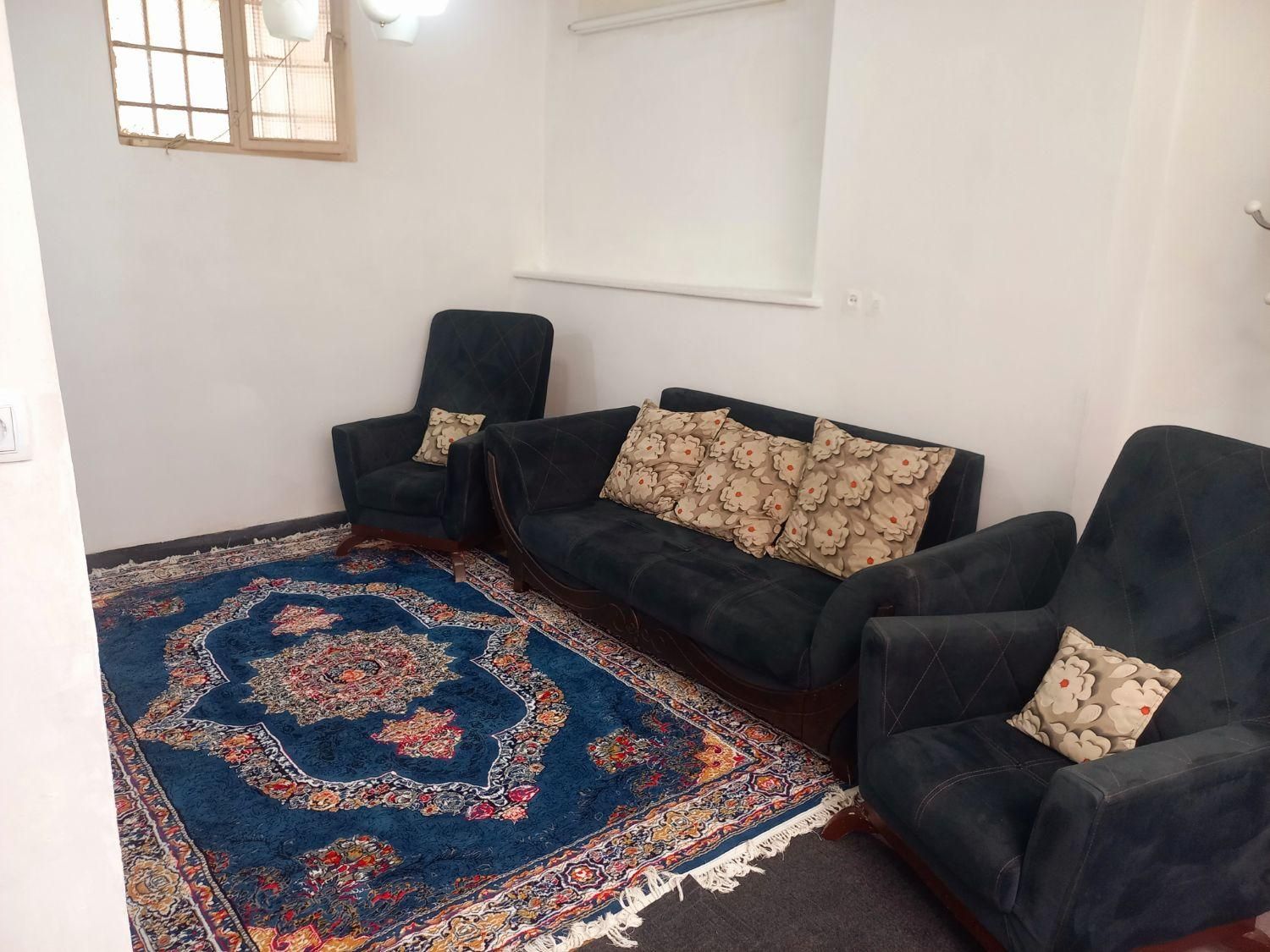 منزل مبله دربست مرکزشهر|اجارهٔ کوتاه‌مدت آپارتمان و سوئیت|شیراز, هفت تنان|دیوار