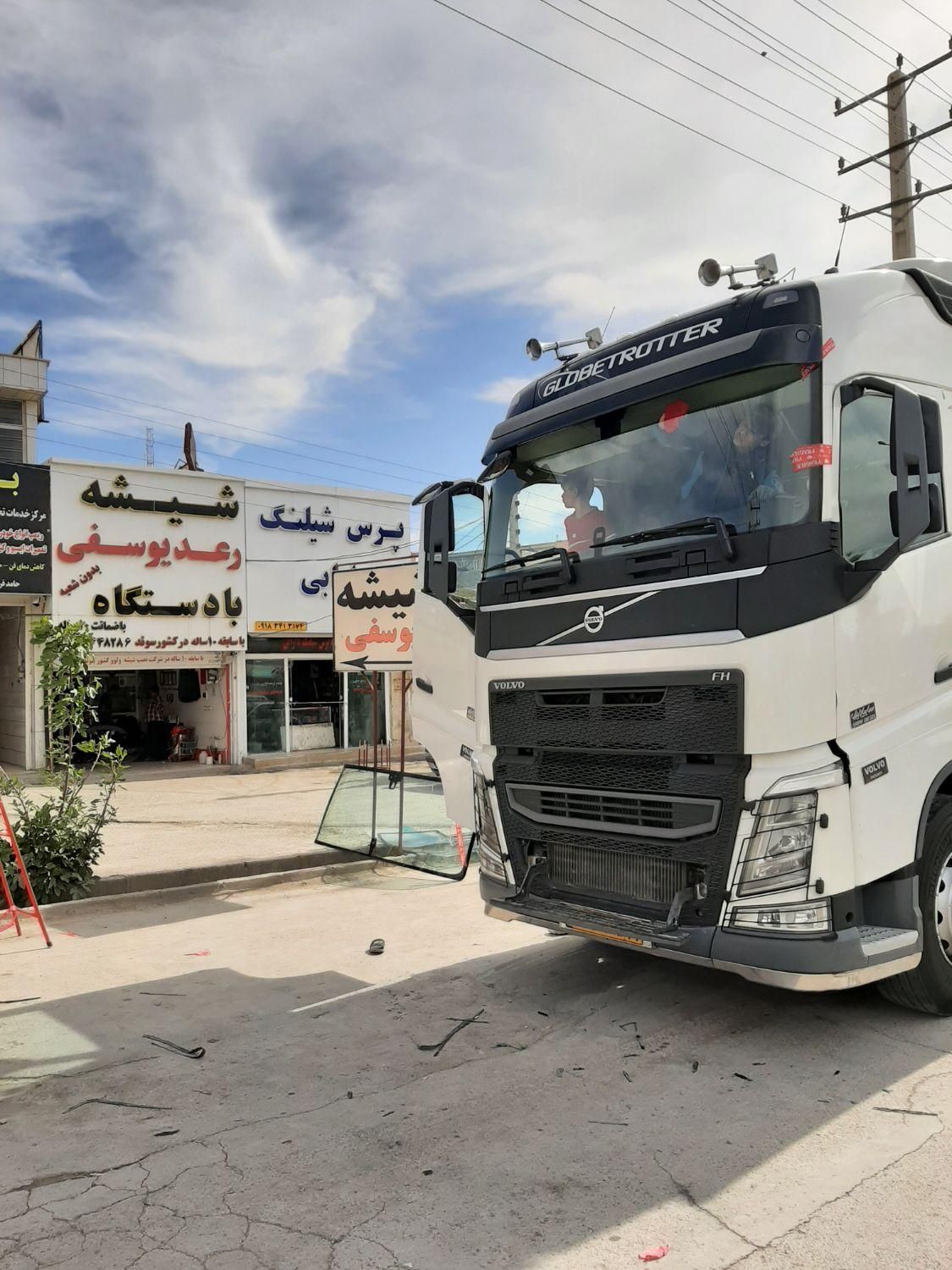 نصب شیشه خودروهای سنگین در ایلام|خدمات موتور و ماشین|ایلام, |دیوار