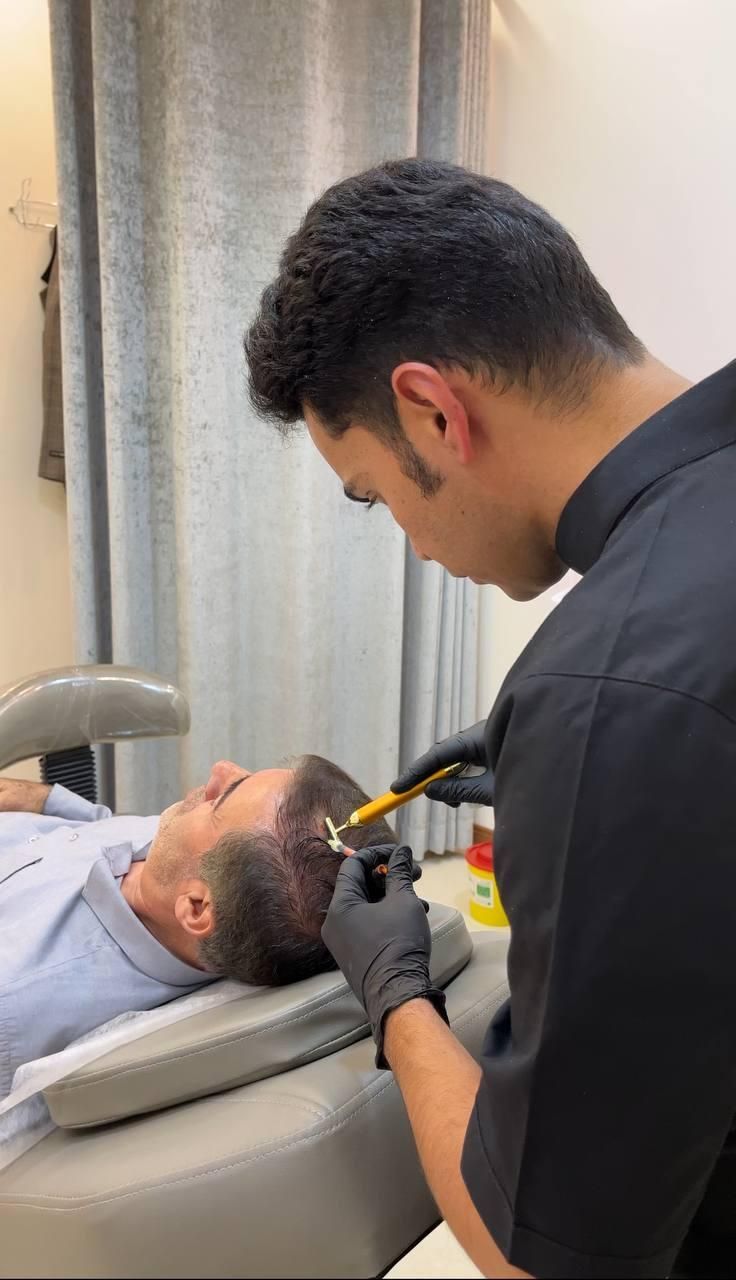 درمان تخصصی ریزش مو در کلینیک زیبایی راویس|خدمات آرایشگری و زیبایی|کاشان, رجایی|دیوار