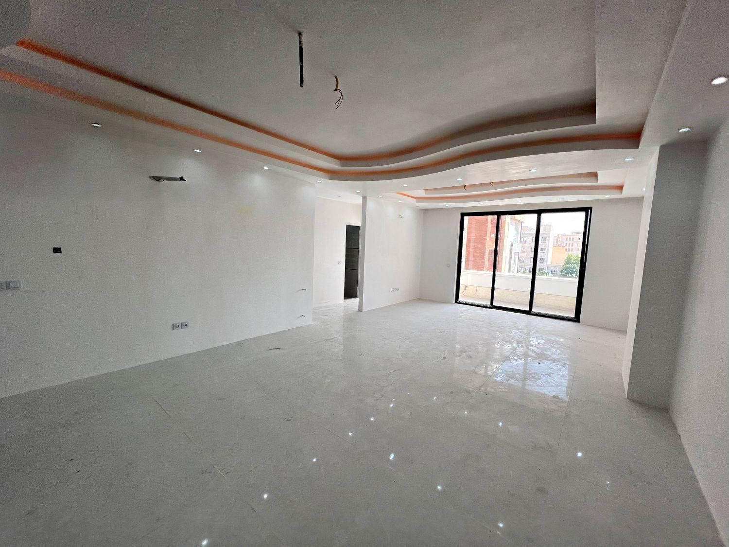 آپارتمان ۱۴۰متر/سه خواب /کلید نخورده/خیابان رسالت|فروش آپارتمان|ورامین, |دیوار