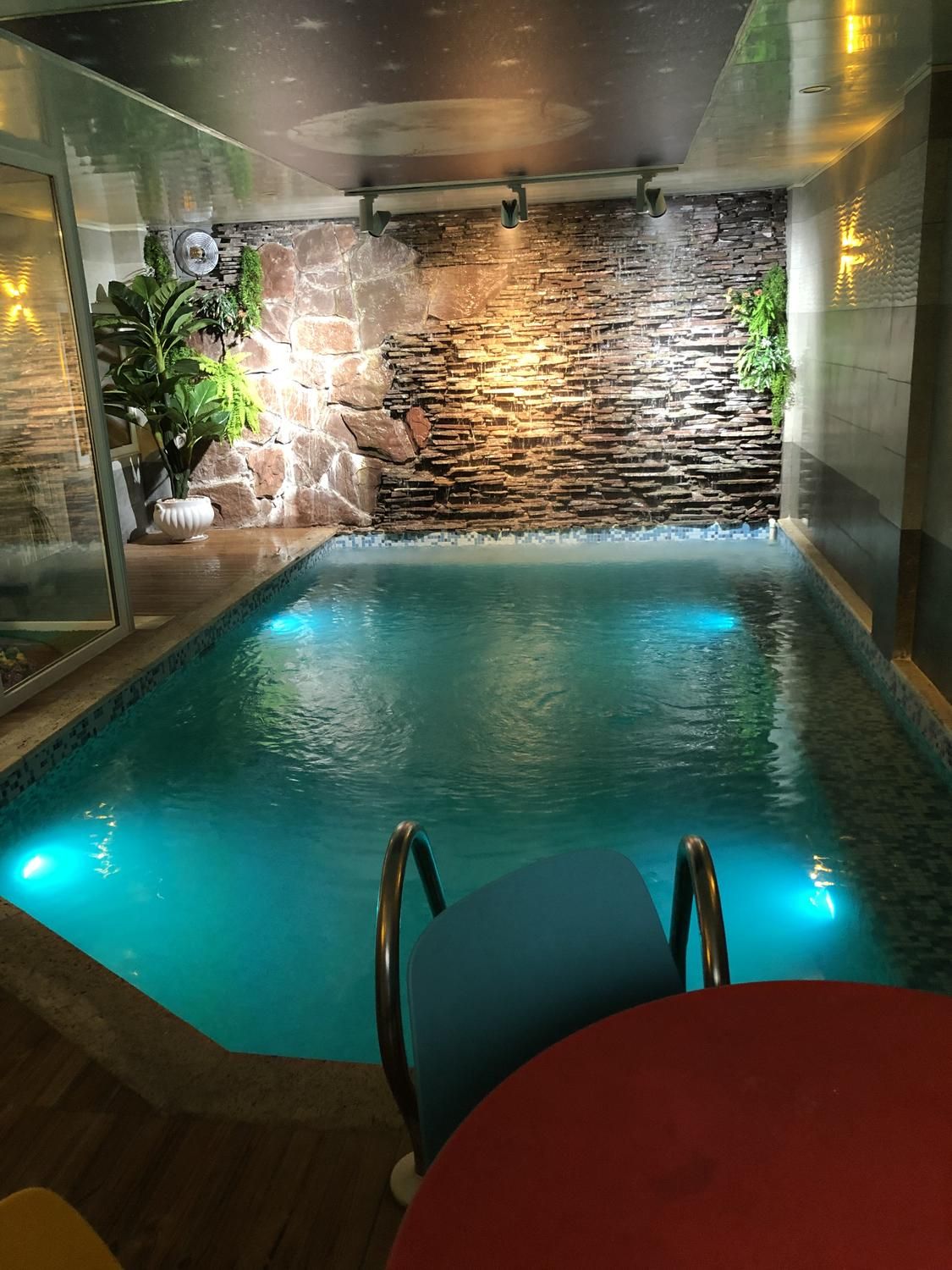 اجاره ویلا استخردار بندرانزلی(مستقیم از مالک)|اجارهٔ کوتاهمدت ویلا و باغ|بندر انزلی, اطبا|دیوار