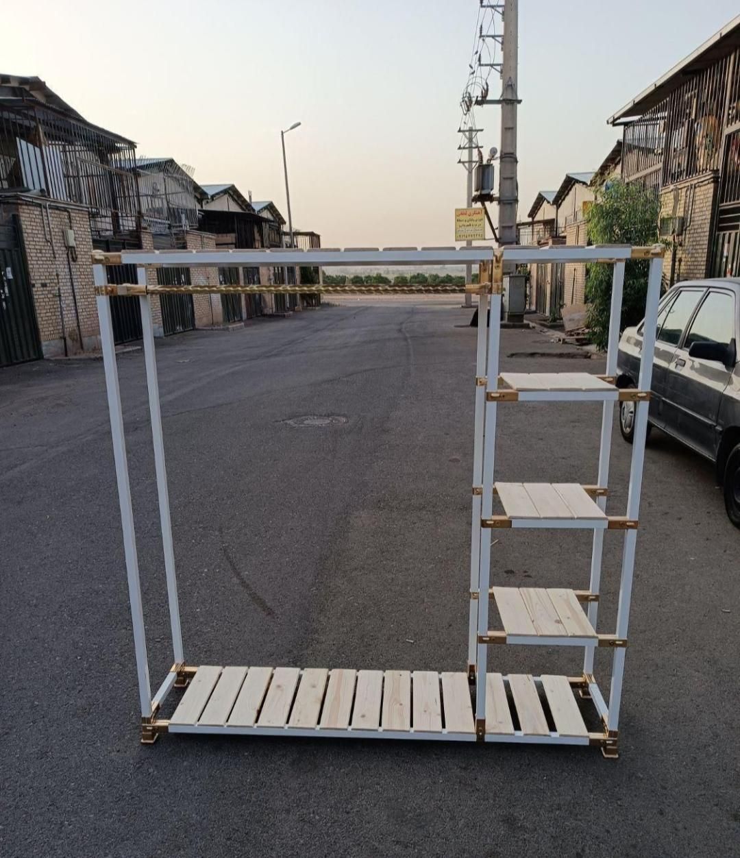 رگال/آویز لباس/قفسه چوب و فلز|کتابخانه، شلف، قفسههای دیواری|شیراز, فخرآباد (دروازه کازرون)|دیوار