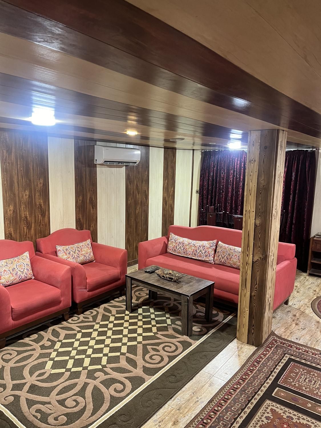 ویلا ساحلی ویو دریا|اجارهٔ کوتاهمدت ویلا و باغ|رشت, پستک|دیوار