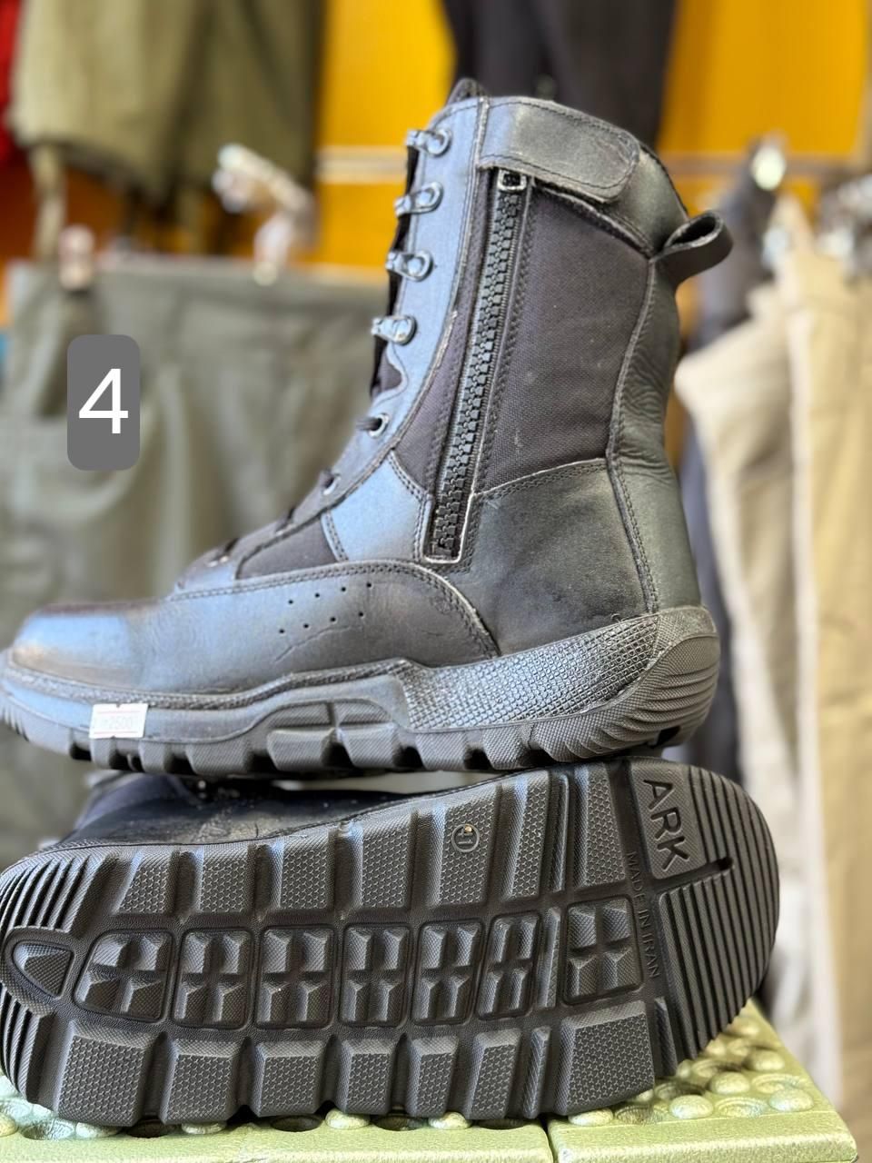 پوتین نظامی|کیف، کفش، کمربند|تهران, گمرک|دیوار