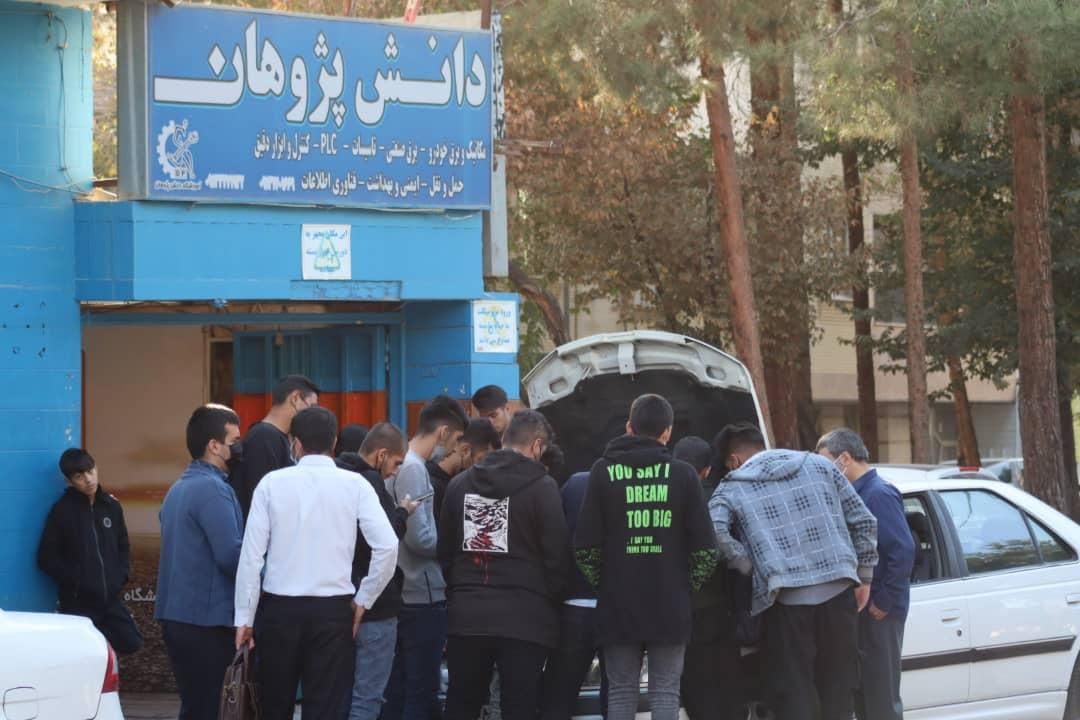 آموزش و استخدام برقکار ومکانیک خودرو در اصفهان|استخدام صنعتی، فنی، مهندسی|لنجان, |دیوار